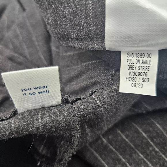 Old Navy Size 18 Gray Pinstripe Dress Slacks Pants Elastic Waist Pockets - Picture 6 of 6